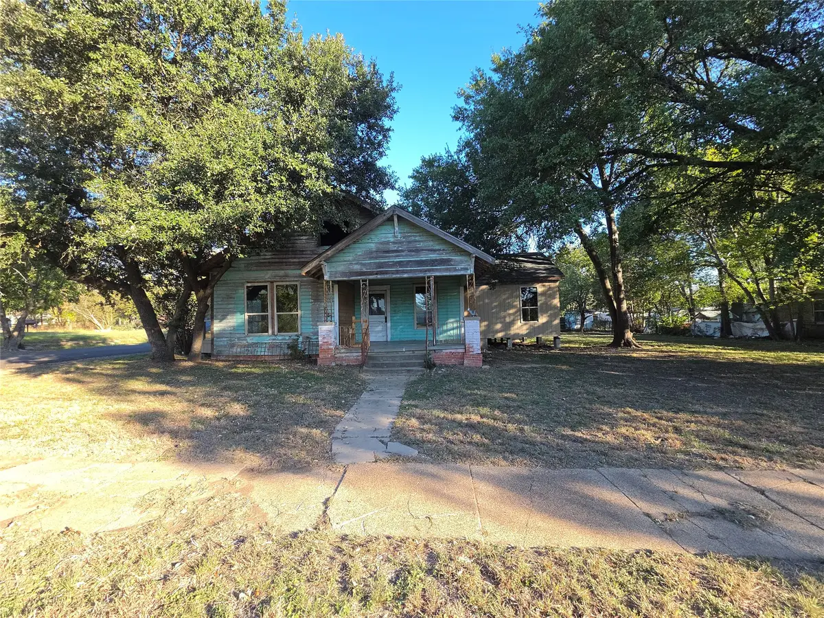 401 E Hopkins Street, Mexia, TX 76667 - #1