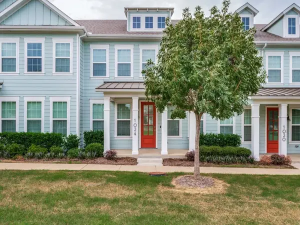 1024 Thomas Place, Carrollton, TX 75006