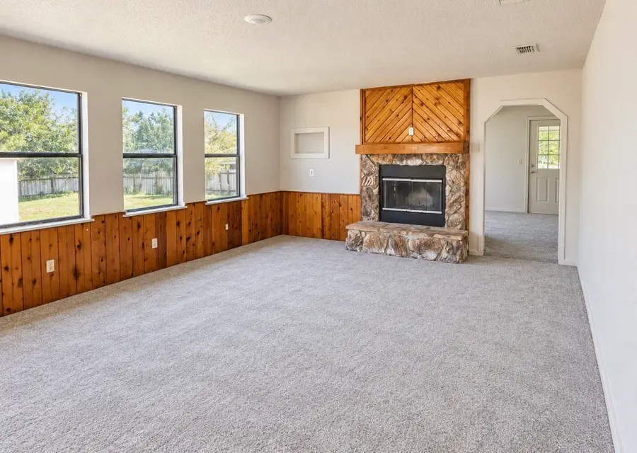 511 SW 3rd Street, Mineral Wells, TX 76067 - #2