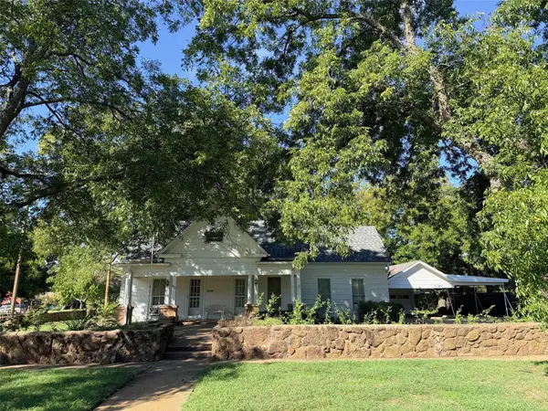 830 Plum Street, Graham, TX 76450