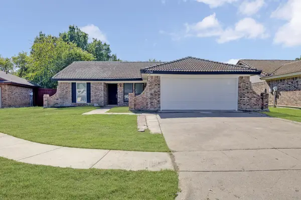1534 Twin Post Drive, Arlington, TX 76014
