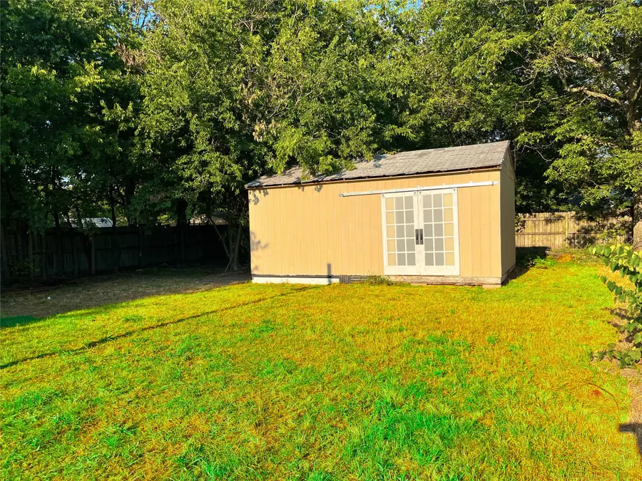 1108 Locust Street, Gainesville, TX 76240 - #2