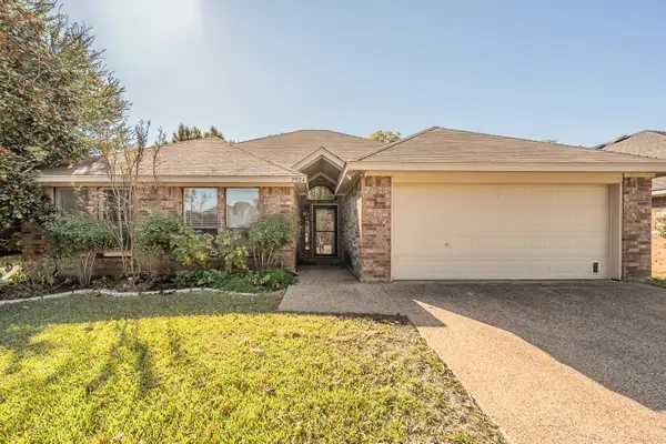 7924 Fox Chase Drive, Arlington, TX 76001