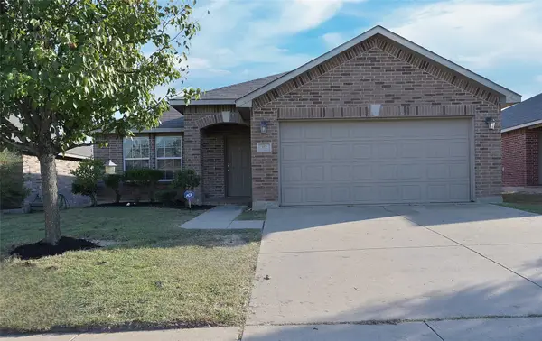 317 Chalkstone Drive, Fort Worth, TX 76131