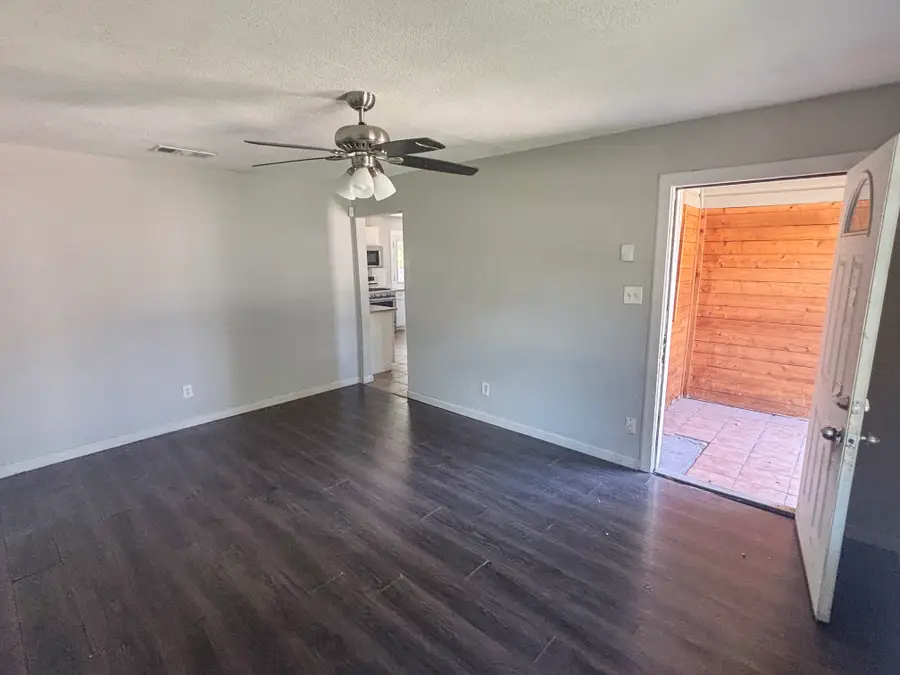 1910 Meadow Lane, Arlington, TX 76010 - #2