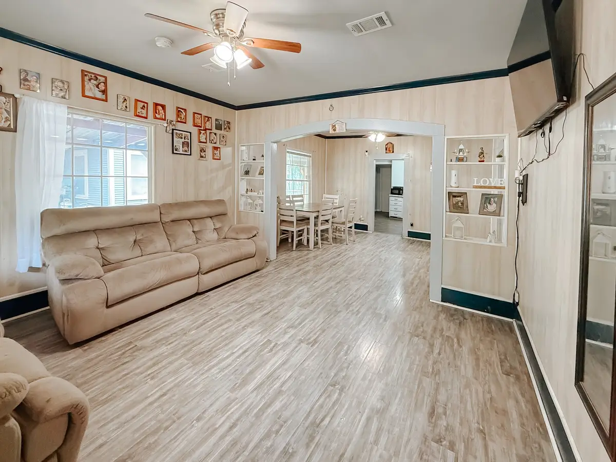 401 S 30th Street, Corsicana, TX 75110 - #1