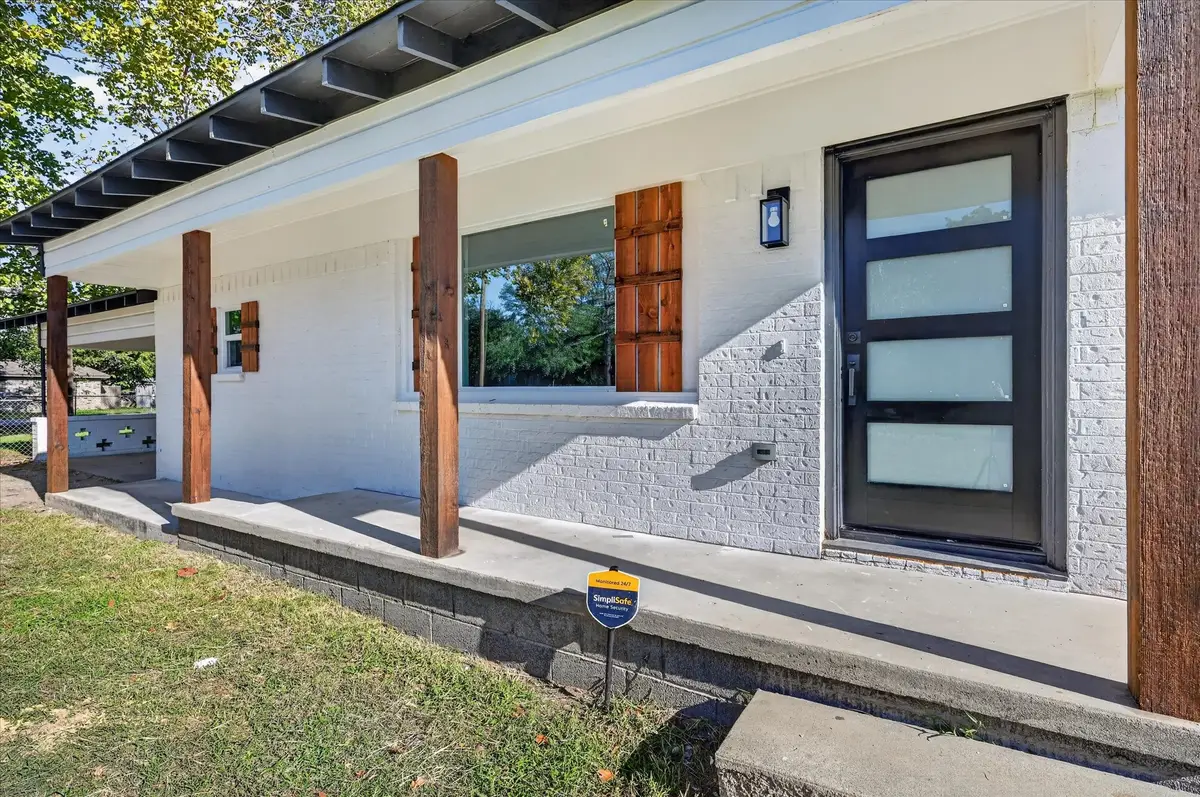 716 Kerry Lane, Azle, TX 76020 - #1