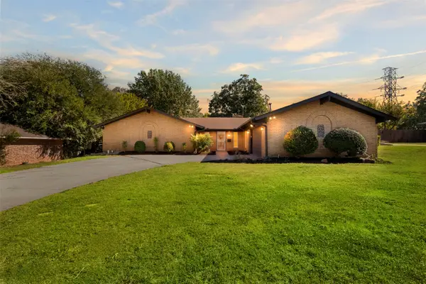 6313 Whitman Avenue, Fort Worth, TX 76133