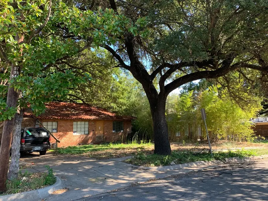 2514 Maple Springs Boulevard, Dallas, TX 75235 - #3