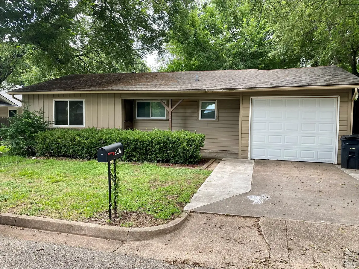 507 W Smith Street, Cleburne, TX 76033 - #1