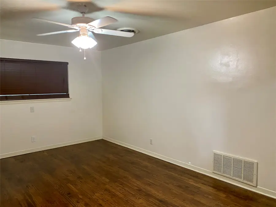 507 W Smith Street, Cleburne, TX 76033 - #3