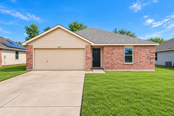 248 Meadowcrest Drive, Terrell, TX 75160