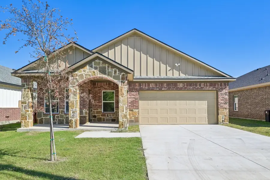 1221 S Rockwall Avenue, Terrell, TX 75160 - #2