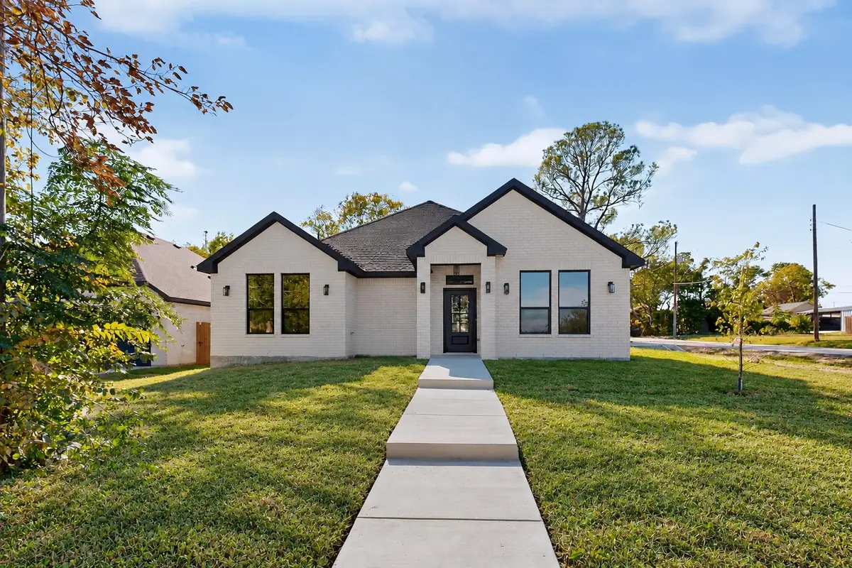 1309 N Breckenridge Street, Ennis, TX 75119 - #1
