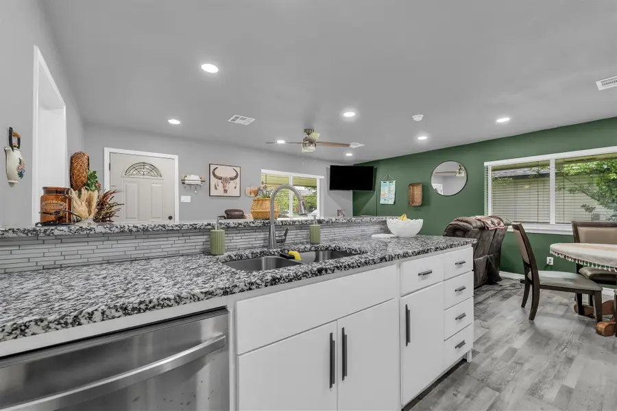 408 Little Avenue, McGregor, TX 76657 - #2