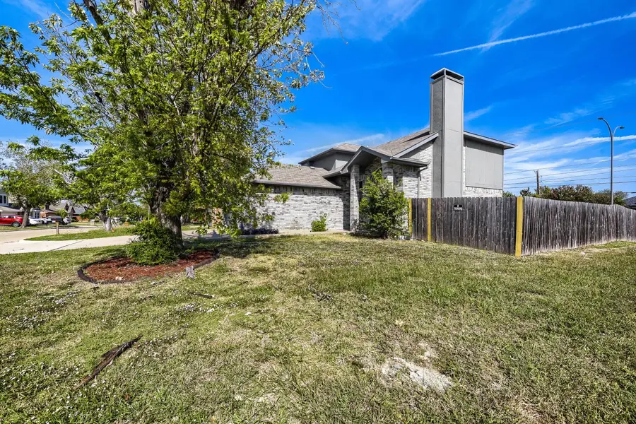 6019 Meadowdale Road, Arlington, TX 76017 - #2
