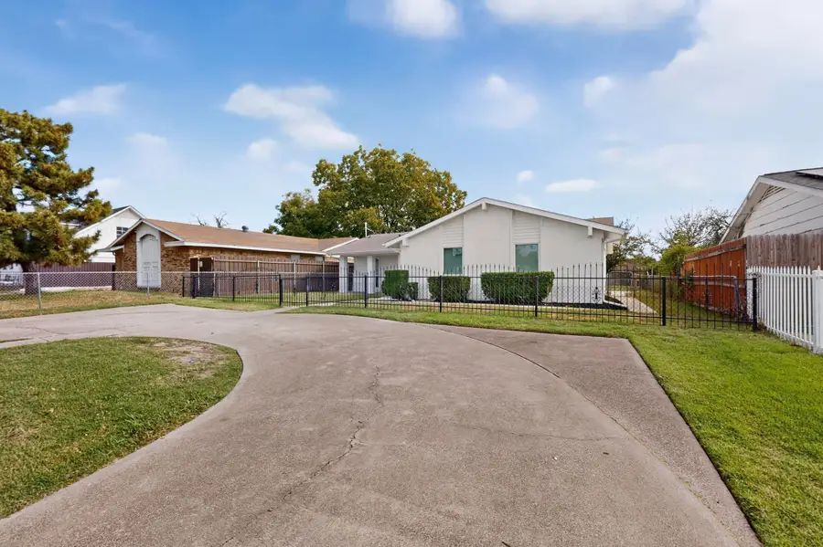 2524 N Saint Augustine Drive, Dallas, TX 75227 - #2