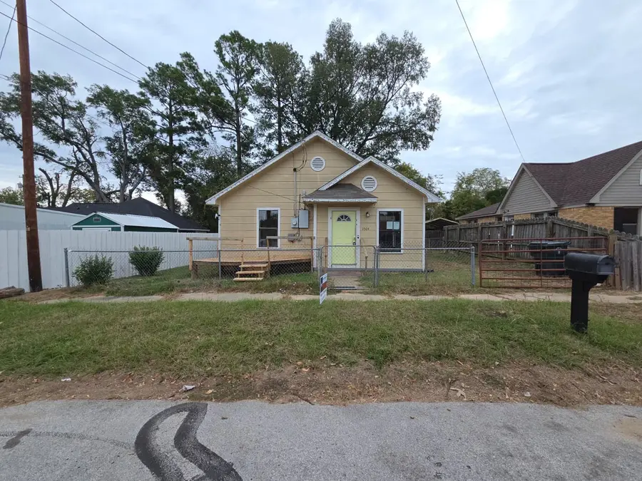 1504 S Kennedy Avenue, Tyler, TX 75701 - #2