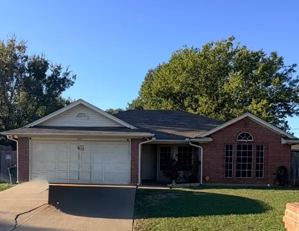 521 Arbor Lane, Burleson, TX 76028