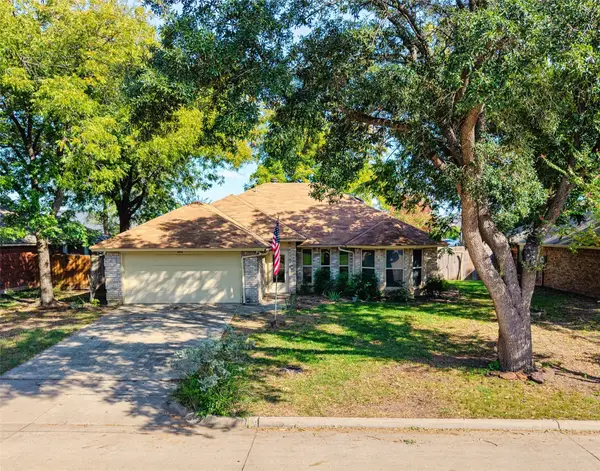 3648 Village Green Drive, Grand Prairie, TX 75052