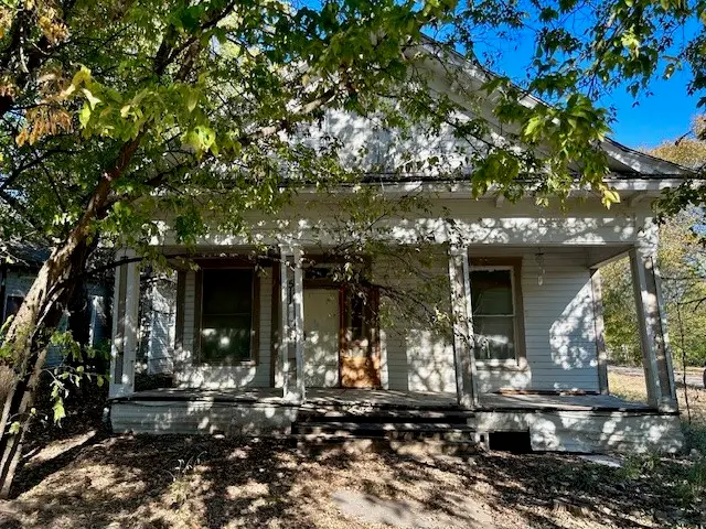 511 E Ross Avenue, Mart, TX 76664 - #1