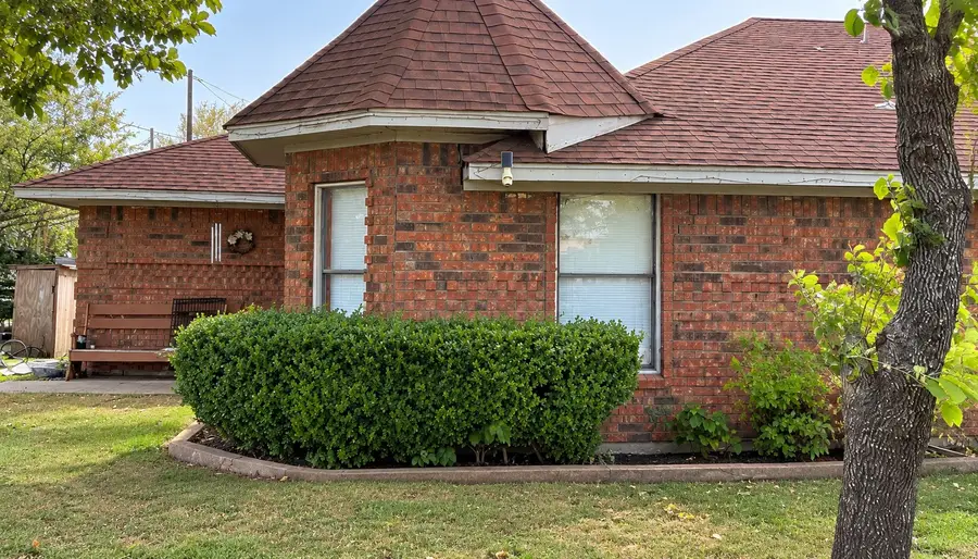 408 Avenue D, Ennis, TX 75119 - #2