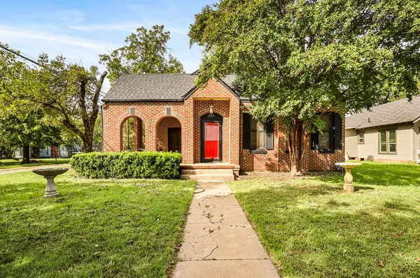 204 S Nueces Street, Coleman, TX 76834