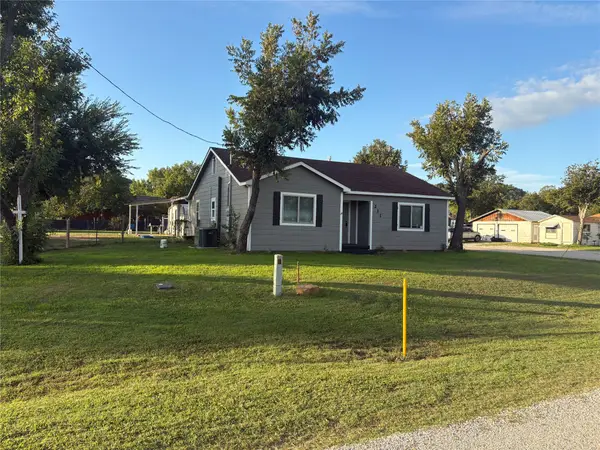 211 W Travis Street, Gordon, TX 76453