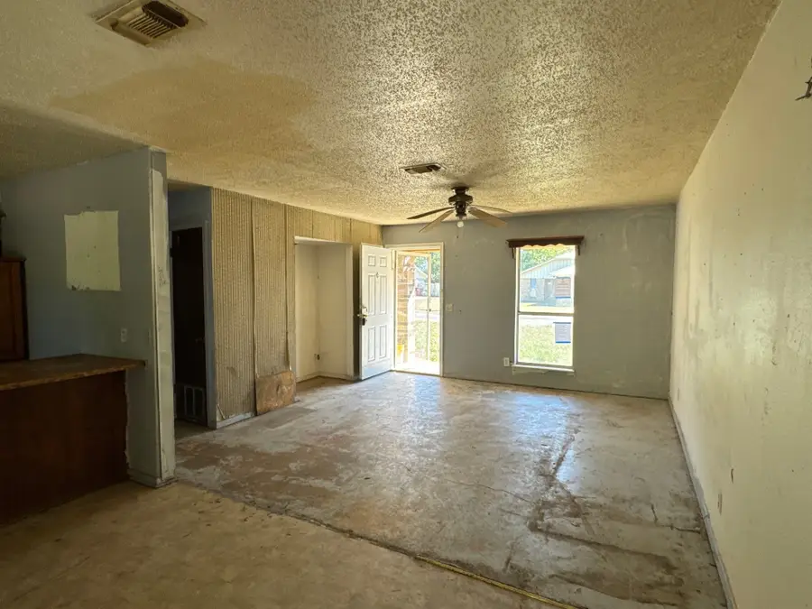 511 W 6th Street, Clarksville, TX 75426 - #3