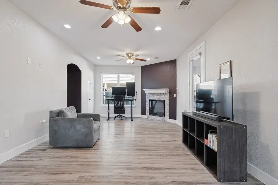 510 W Ball Street, Weatherford, TX 76086 - #3