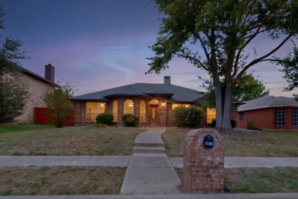 2605 Buck Drive, Mesquite, TX 75181
