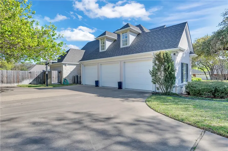 2034 Oak Glen Drive, McGregor, TX 76657 - Image #3