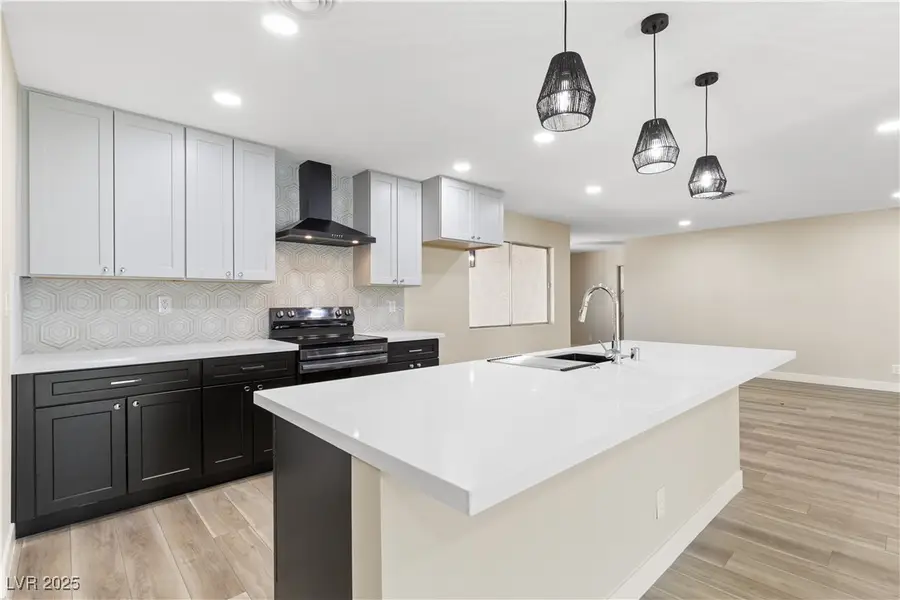 1389 Pawnee Drive, Las Vegas, NV 89169 - Image #3