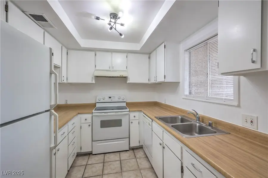 1729 Jupiter Court #B, Las Vegas, NV 89119 - Image #3