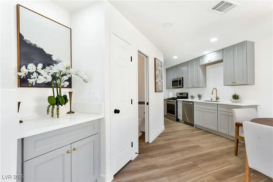 906 Elegant Coral Avenue, Henderson, NV 89015 - Image #3