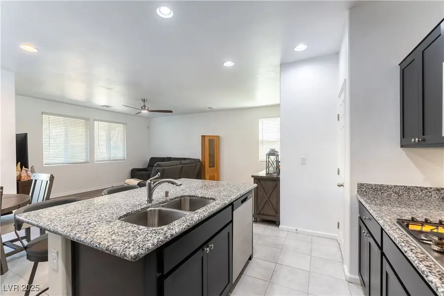 1950 Shanon Michelle Avenue, North Las Vegas, NV 89031 - Image #3