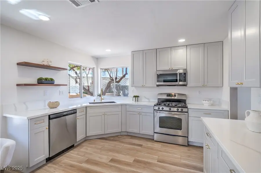 5811 Trailblazer Drive, North Las Vegas, NV 89031 - Image #2