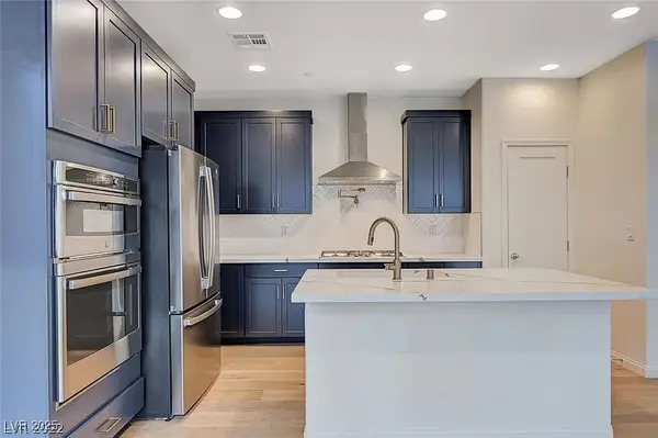 31 Castleton Tower Court, Henderson, NV 89011