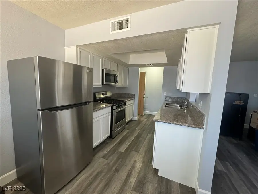 2829 Wheelwright Drive, Las Vegas, NV 89121 - Image #2