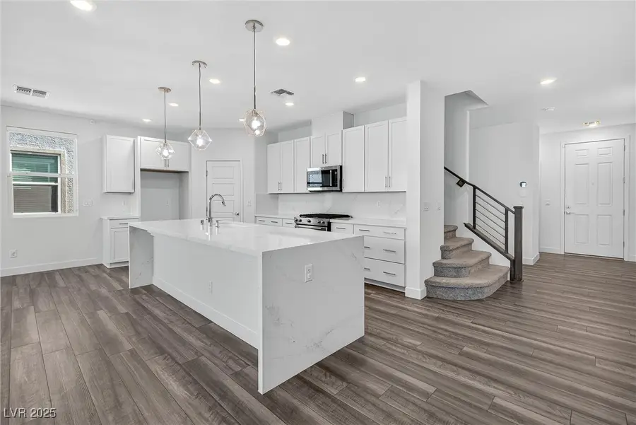 6930 Dandelion Park Avenue, Las Vegas, NV 89113 - Image #3