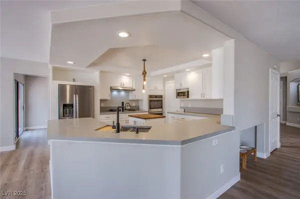 2704 Coventry Green Avenue, Henderson, NV 89074