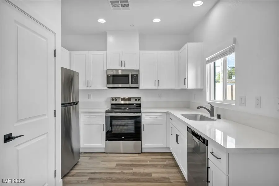 383 N 16th Street, Las Vegas, NV 89101 - Image #2