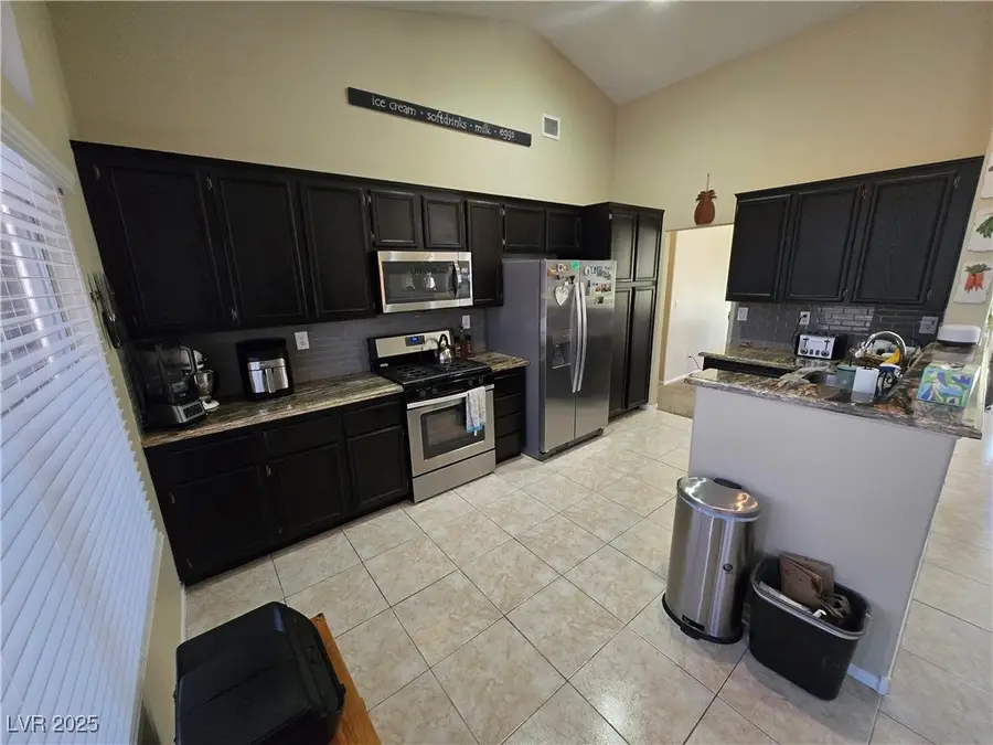 6119 Shadow Oak Drive, North Las Vegas, NV 89031 - Image #3