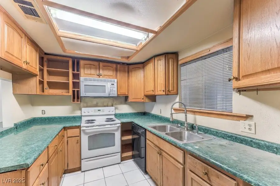 1676 Jupiter Court #A, Las Vegas, NV 89119 - Image #3