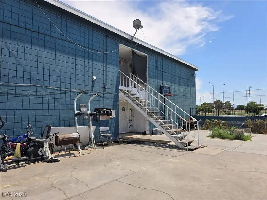 2913 Stewart Avenue, Las Vegas, NV 89101 - Image #3