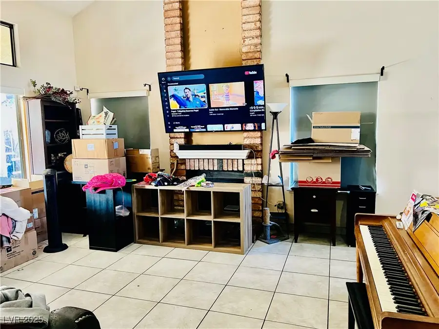 2512 Charteroak Street, Las Vegas, NV 89108 - Image #2