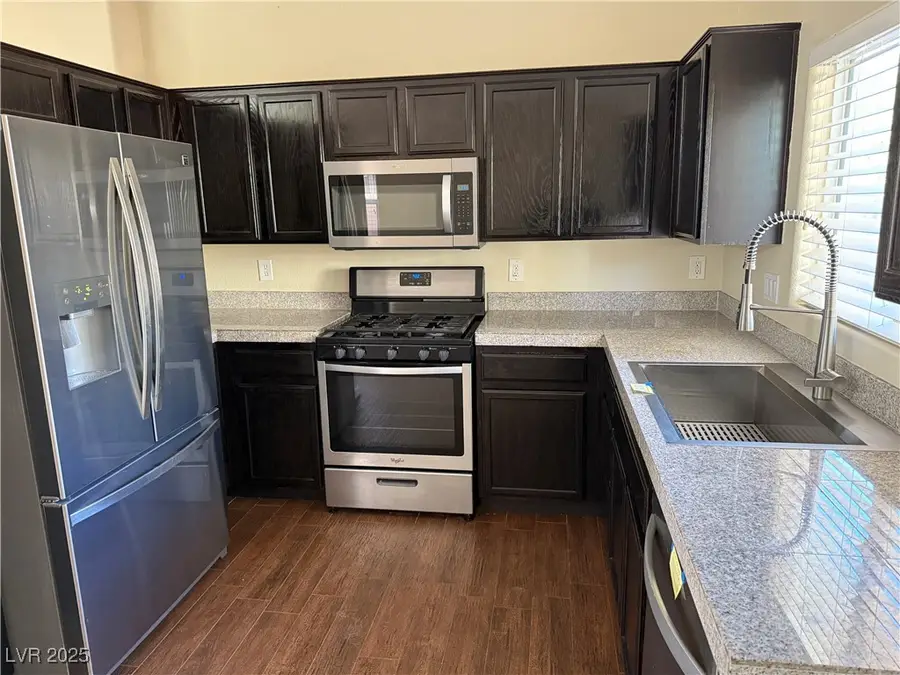 6304 Legend Falls Street, North Las Vegas, NV 89081 - Image #3