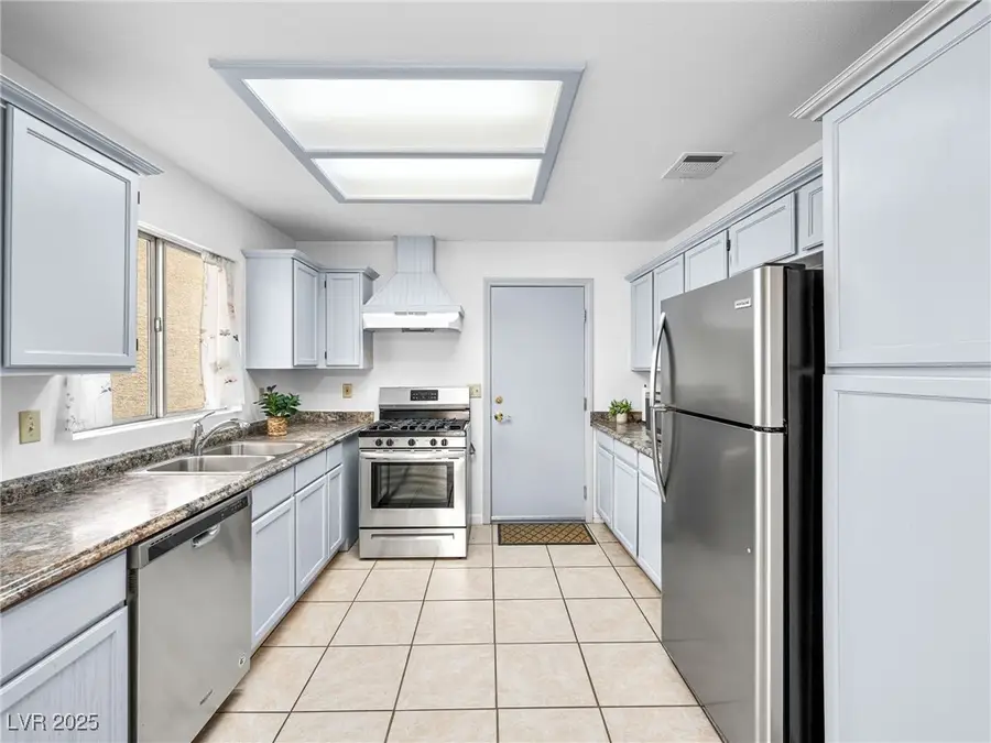 42 Fantasia Lane, Henderson, NV 89074 - Image #3