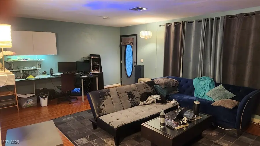 652 Greenbriar Townhouse Way, Las Vegas, NV 89121 - Image #3