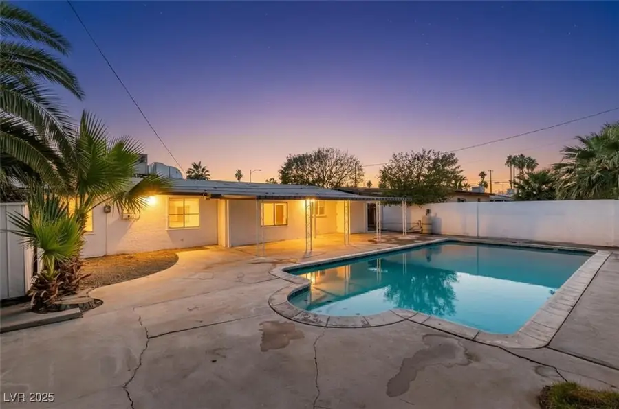 121 N 21st Street, Las Vegas, NV 89101 - Image #2